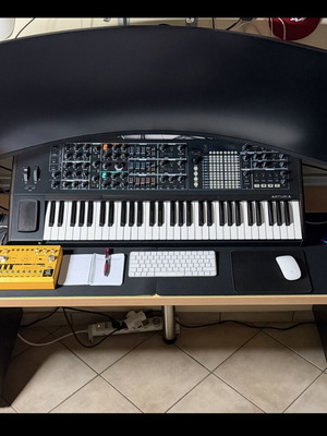 Arturia Polybrute αναλογικό συνθεσάϊζερ σαν καινούργιο με κουτί