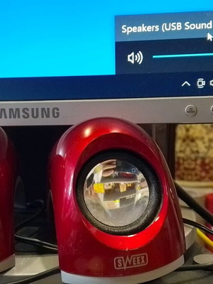 Computer speakers with unique design, USB powered, like new