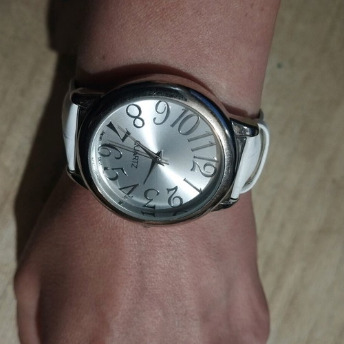Women's watch used with white leather strap
