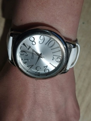 Women's watch used with white leather strap