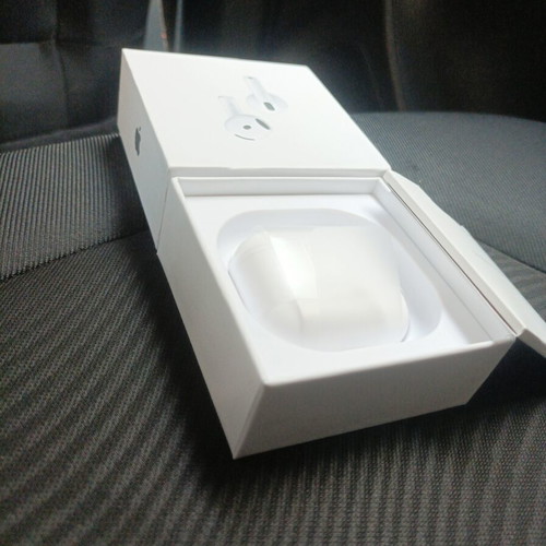 AirPods 4 used, like new with box