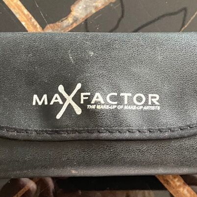 Max Factor leather case with brushes like new