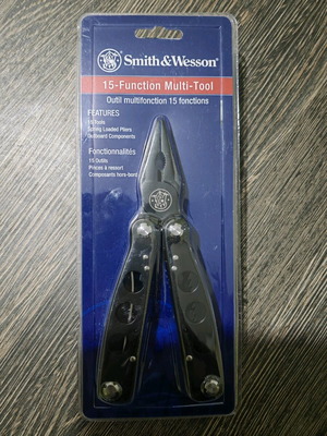 Smith & Wesson 15-Function-Tool multi-tool new with carrying case