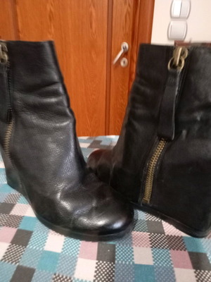 Nine West women's ankle boots used, black with zipper and high heel