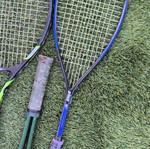 Tennis rackets used, set with 2 damaged strings