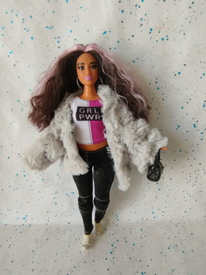 Barbie Extra Curvy Restyled doll