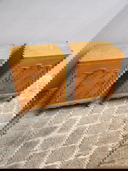 2 κομοδίνα αντίκες με σκαλίσματα