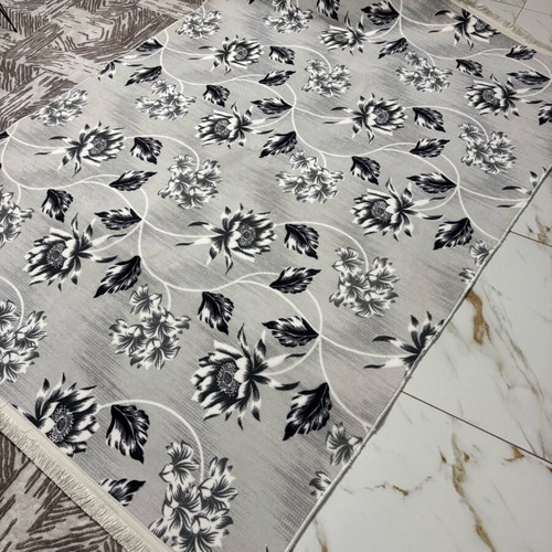 Rug 150 x 214 new, very soft for all seasons