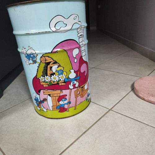 Barrel stool from 1990 used, cushion needs cleaning