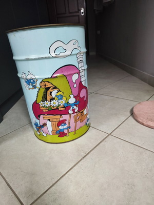 Barrel stool from 1990 used, cushion needs cleaning
