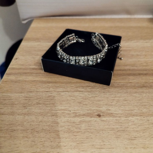 Fashion jewelry bracelet new, unworn