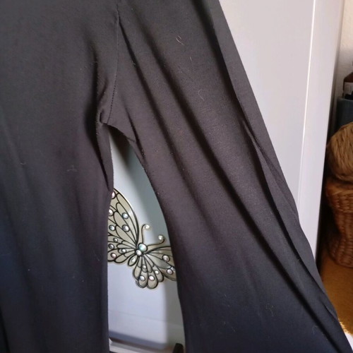 Dress with one sleeve and one shoulder exposed used, size L, black and gold