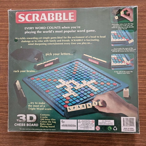 Scrabble original 3D like new, Portuguese language