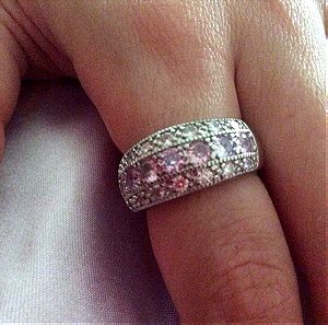 Επάργυρο δαχτυλίδι με λευκές και ρόζ πέτρες κοσμημάτων
