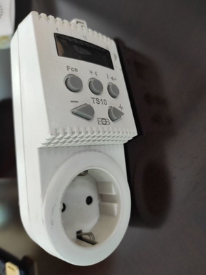 TS10 Crystal thermostat timer like new