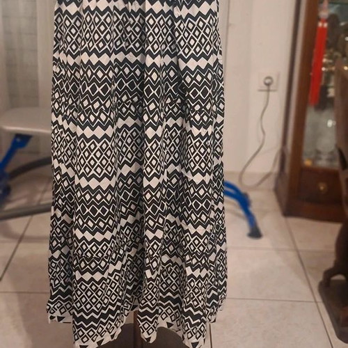 Dress black and white size M - L like new
