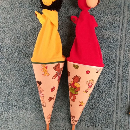 Pop-up lion and cow puppets in cone shape, set of 2