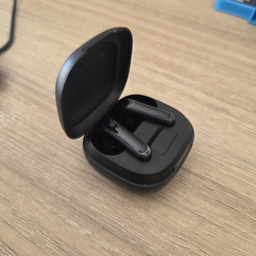 Soundcore true wireless earbuds black with charging case