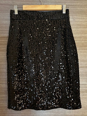 Μαύρη φούστα με παγιέτες νούμερο S, σαν καινούργια