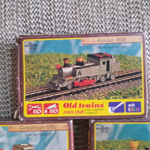 Old Train Mini Club model kit used, pack of 3 small trains