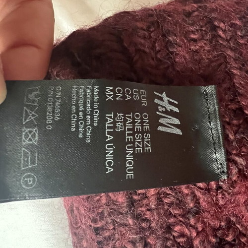 H&M Closed Scarf like new, burgundy