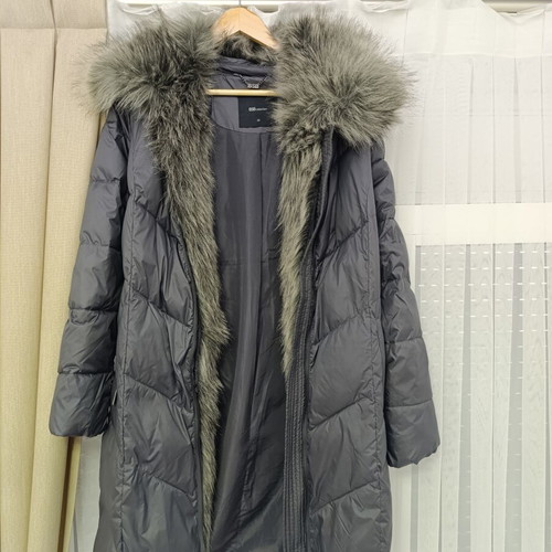 BSB Long Women's Coat like new, size 40, dark gray with removable fur