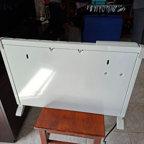 Delonghi space heater like new, modern design
