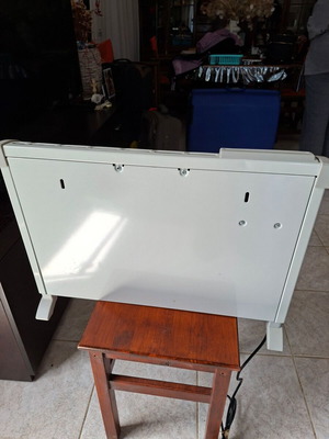 Delonghi space heater like new, modern design