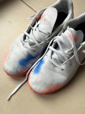 Puma football shoes used with studs, size 37, white