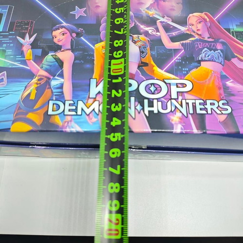 K-pop Demon Hunters collectible figures like new, pack of 24