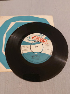 L'Arca Di Noe vinyl record used by Sergio Endrigo 45 rpm