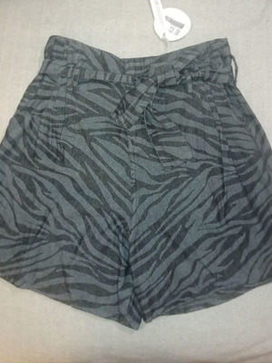 Namaste high-waisted shorts new, size S with belt