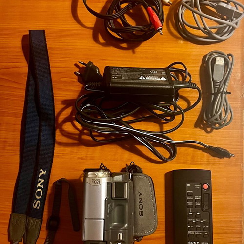 Sony Handycam DCR-TRV digital camcorder like new with accessories