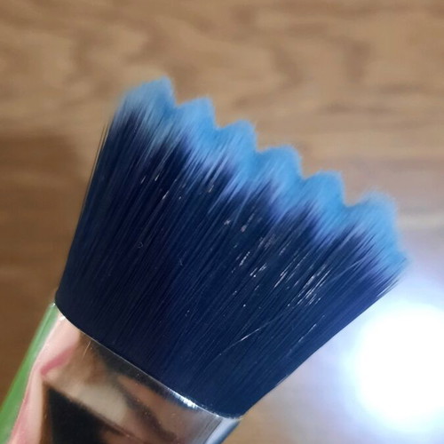 Makeup brush for contour like new