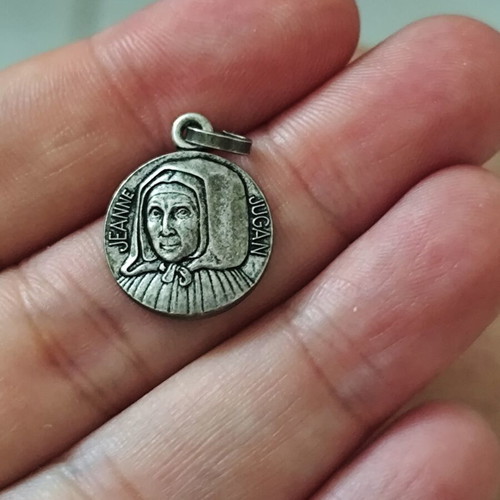 Vintage Jeanne Jugan pendant used, silver color