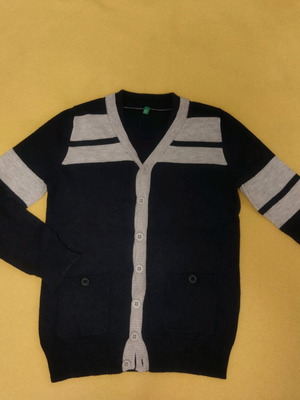 Ρούχα για 6 έως 8 ετών σαν καινούργια, ζακέτα Benetton και μπλουζάκι