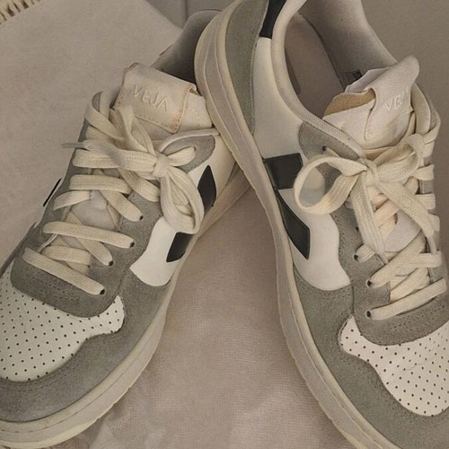 Veja V10 low women's sneakers, size 39, white black clay