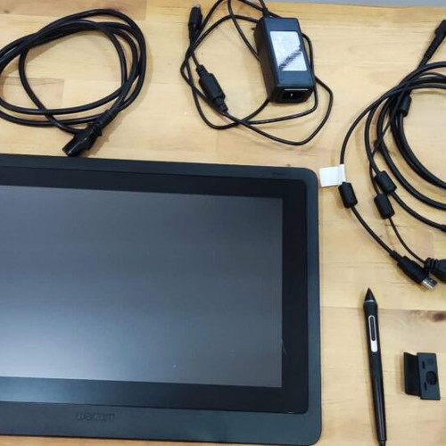 Wacom Cintiq 16 tablet like new with IPS screen and Pro Pen 2