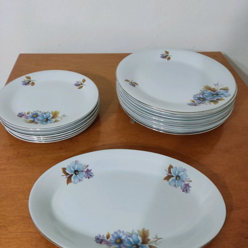 Elke Chalkis collectible plate set 16 pieces like new