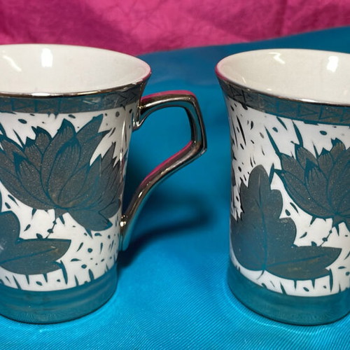 Coffee cups new, set of 4 with gold leaf and embossed designs