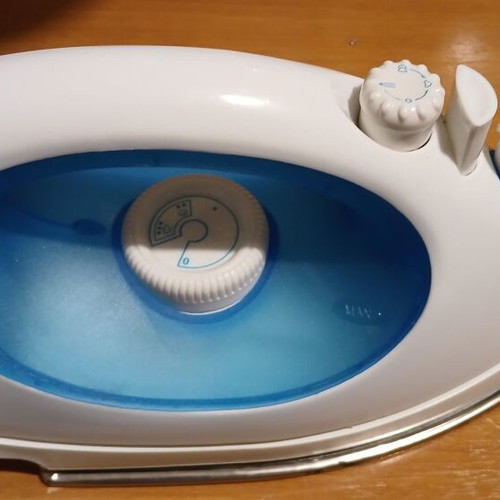 Steam iron barely used