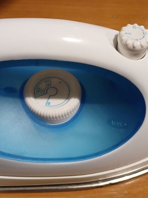 Steam iron barely used