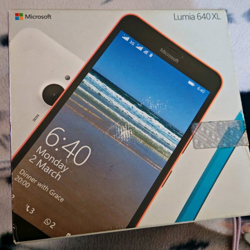 Microsoft Lumia 640 XL Dual SIM smartphone like new, white
