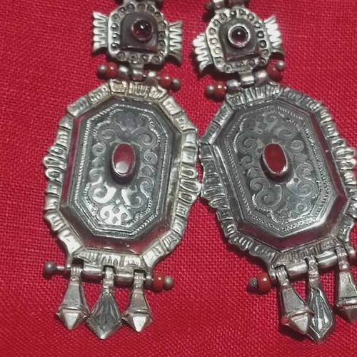 Silver traditional earrings like new with ruby granules