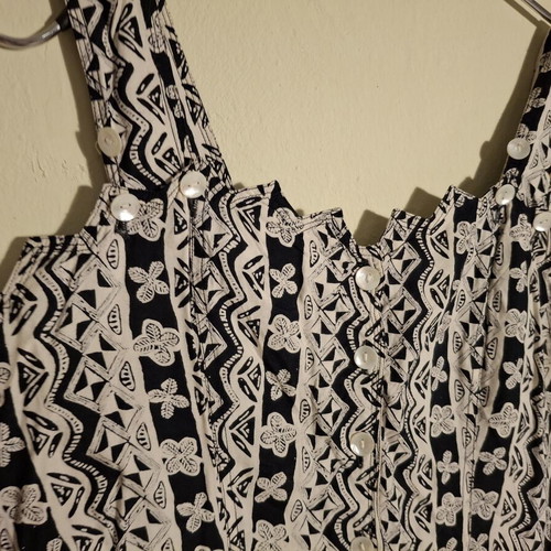 Indian dress like new, 100% viscose with geometric bust design