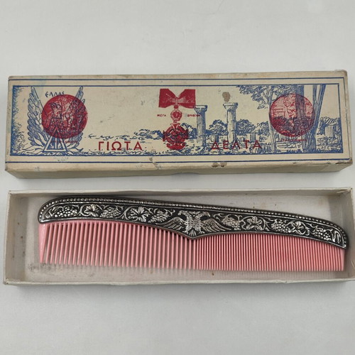TsaTsara comb by Ioannis Douatzis like new, folk art sculpture