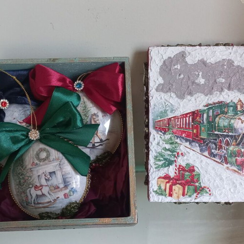 Christmas wooden box handmade with Plexiglas balls new