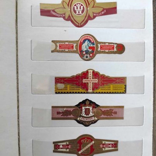 Cigar label album like new, 69 labels