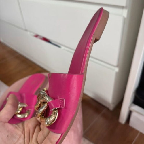 Flat fuchsia sandals like new, size 41