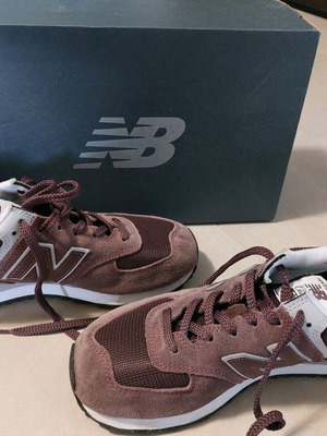 New Balance 574 μπορντό αθλητικά παπούτσια σε άριστη κατάσταση